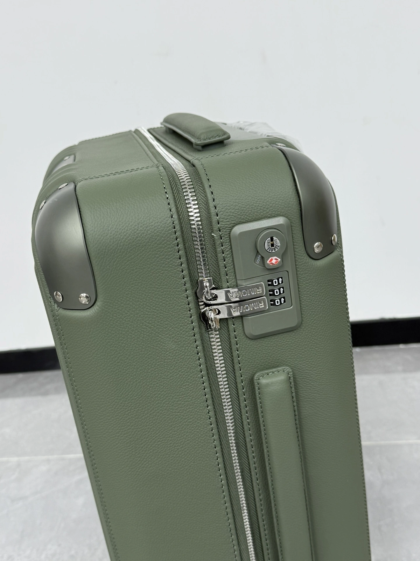 MOMO-- Ri7ow1 80153494 high quality version item:E-B000J2331H