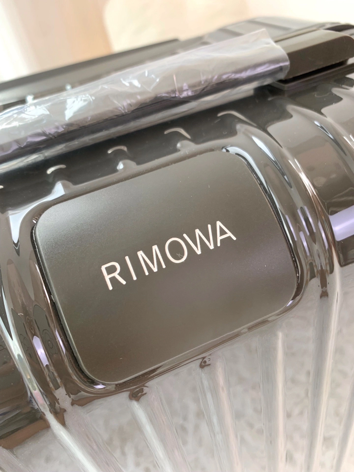 MOMO-- Ri7ow1 83253621 high quality version Essential item:E-B000J2336H