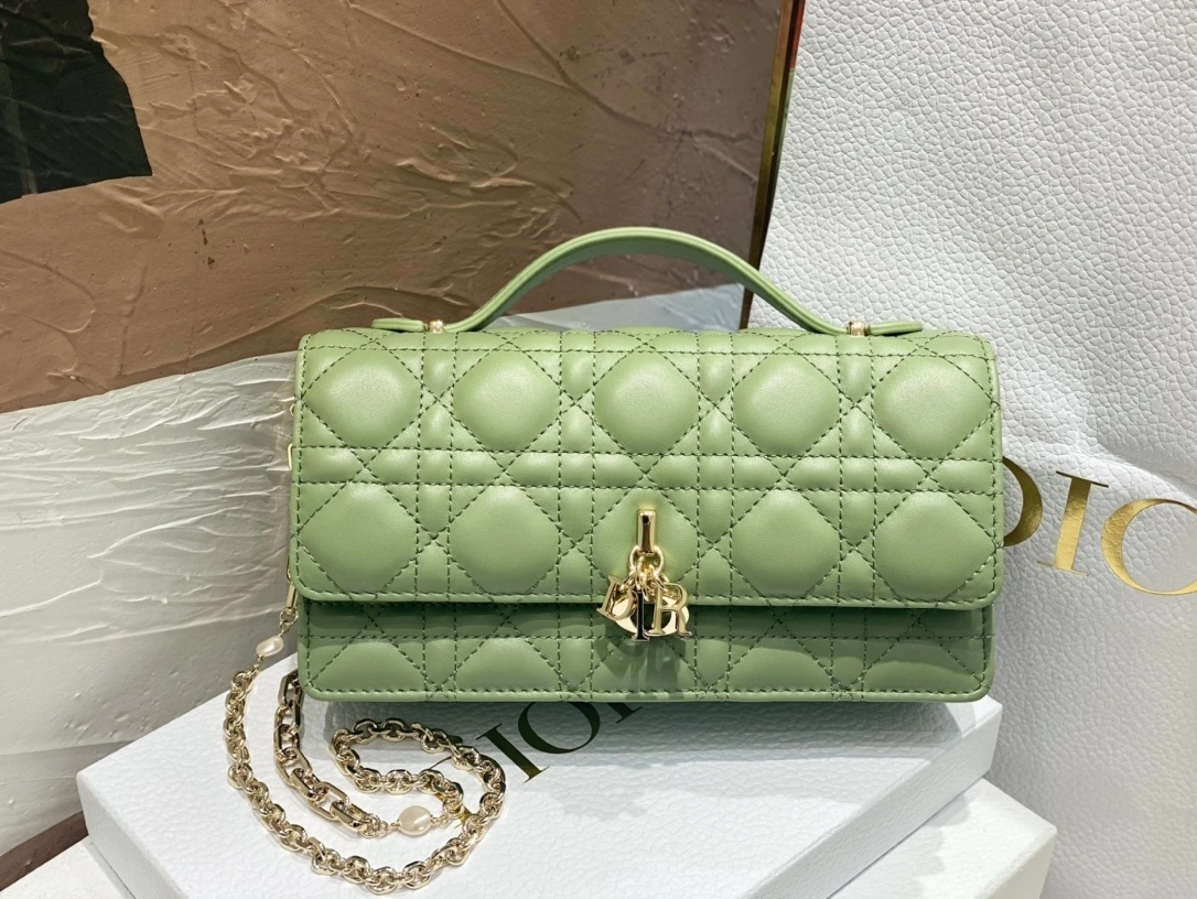 MOMO-- S0980ONMJ-M73H item：C-B397G2409R