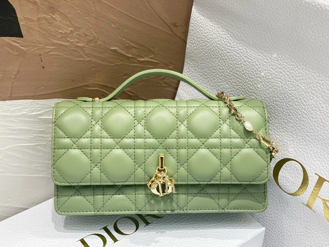 MOMO-- S0980ONMJ-M73H item：C-B397G2409R