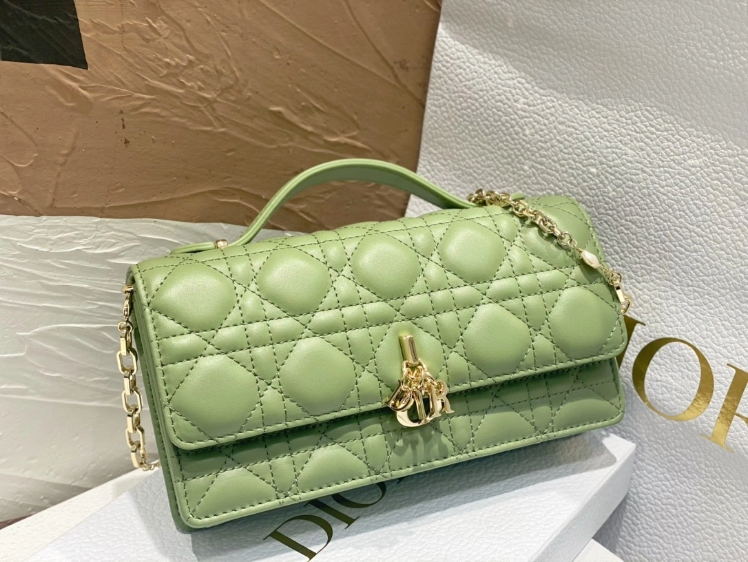 MOMO-- S0980ONMJ-M73H item：C-B397G2409R
