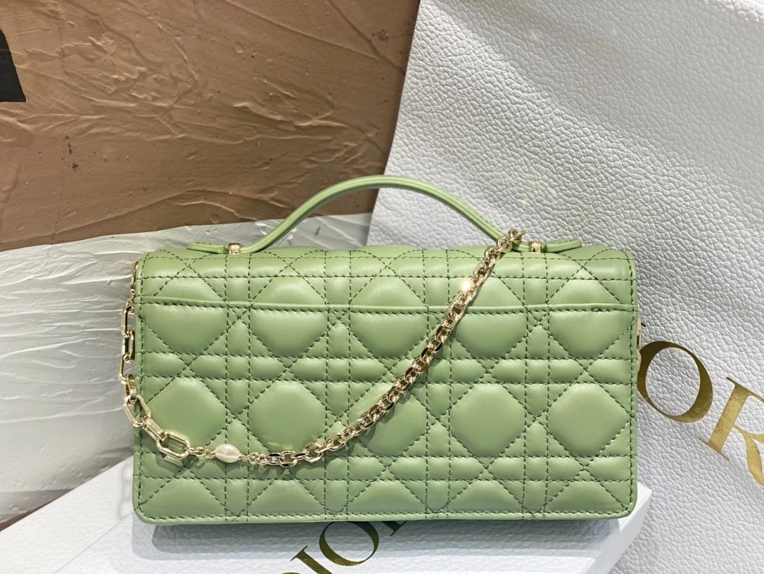 MOMO-- S0980ONMJ-M73H item：C-B397G2409R
