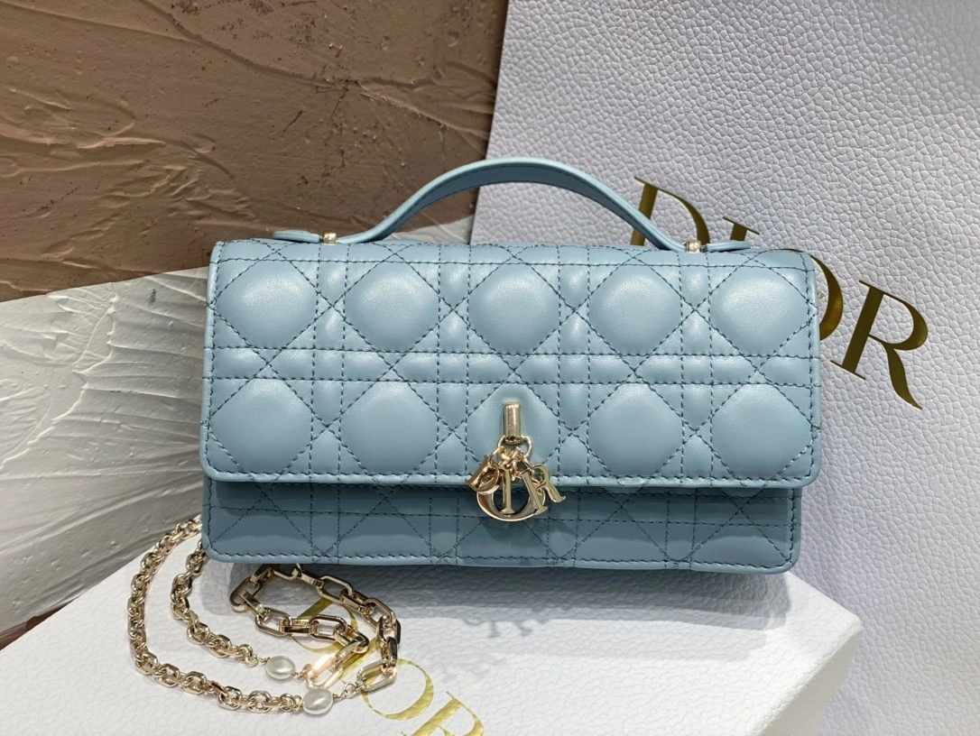 MOMO-- S0980ONMJ-M81B item：C-B397G2410R