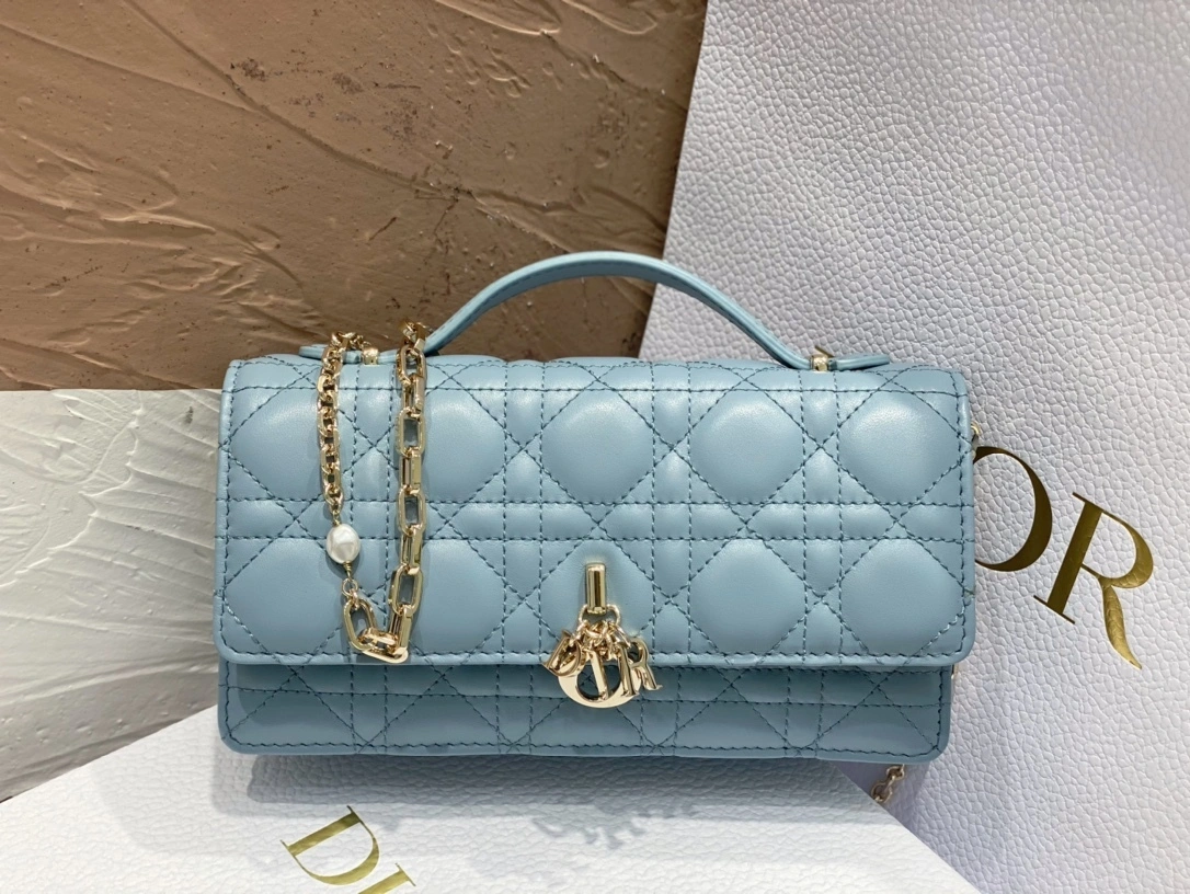 MOMO-- S0980ONMJ-M81B item：C-B397G2410R