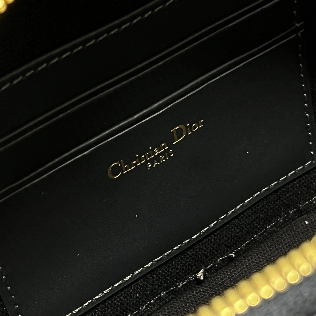 MOMO-- S2201UTZQ-M928 item：C-B397G2928R