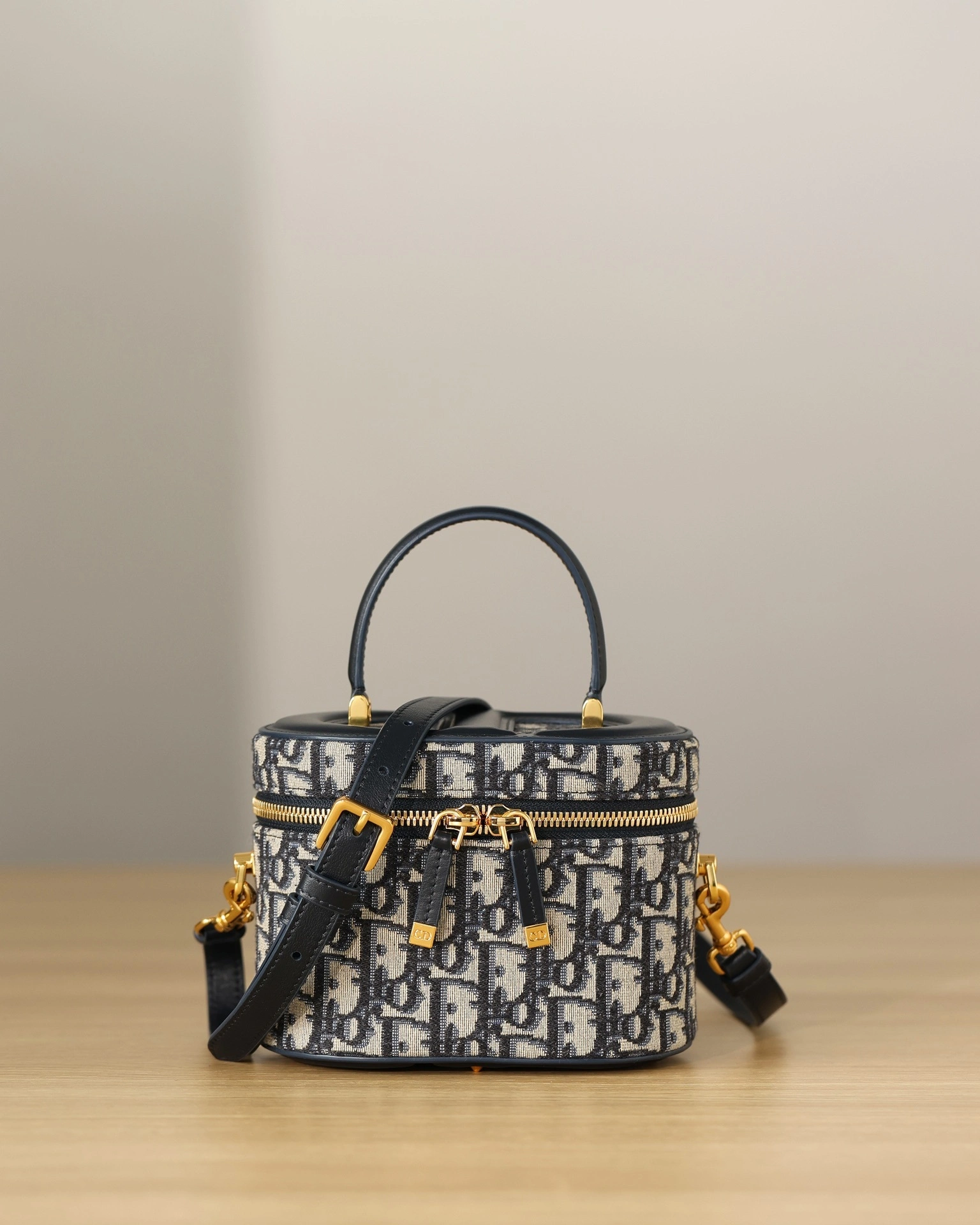 MOMO-- S2203UTZQ-M928 item:D-B482B1723R