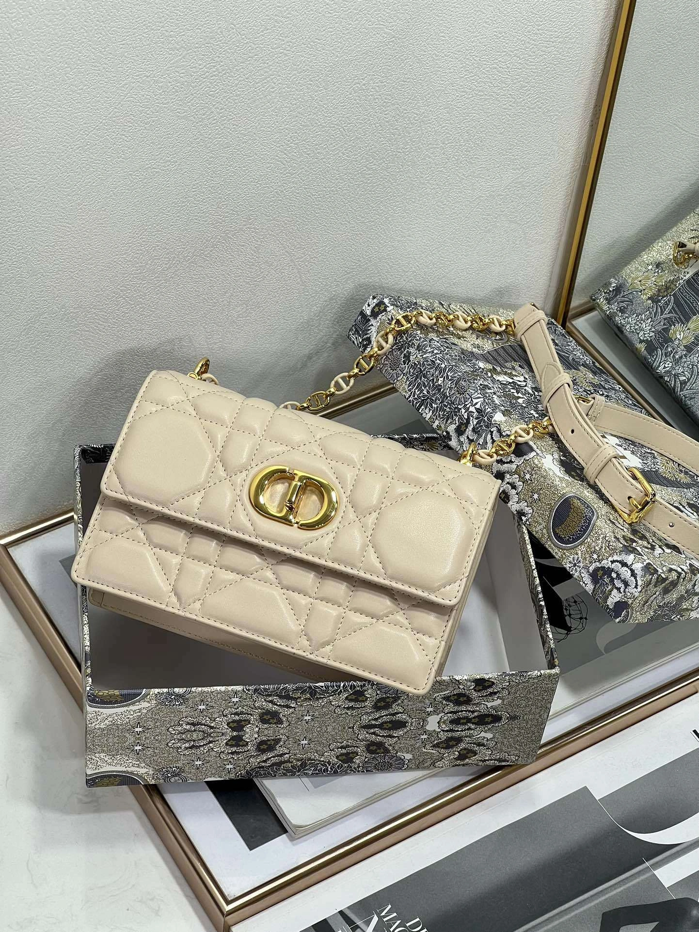 MOMO-- S5169UDAX-M52U item：C-B063G3124R