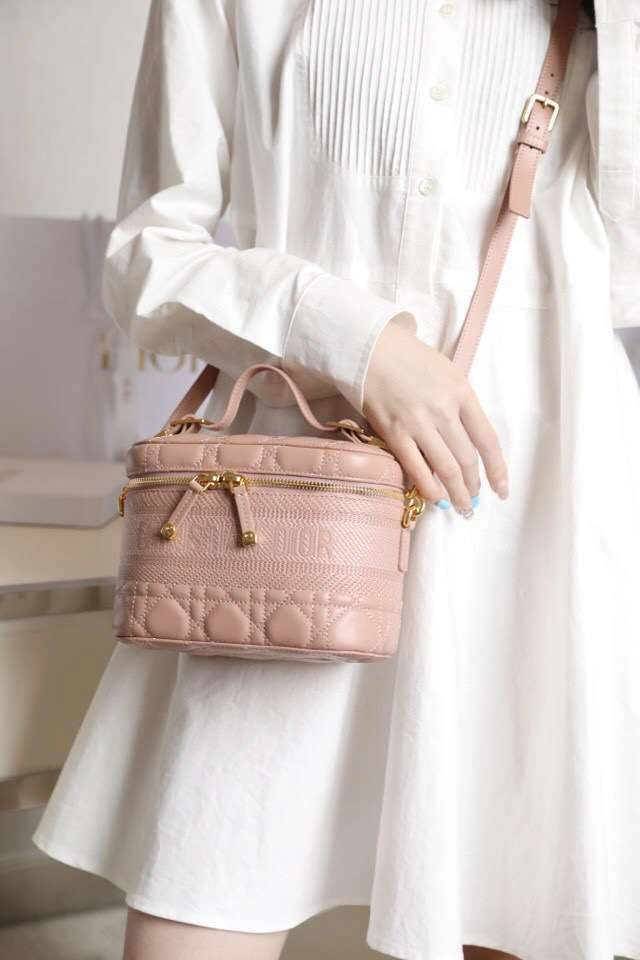 *MOMO-- TRAVEL Multiple colors Sheepskin item : M173B118C0701-2