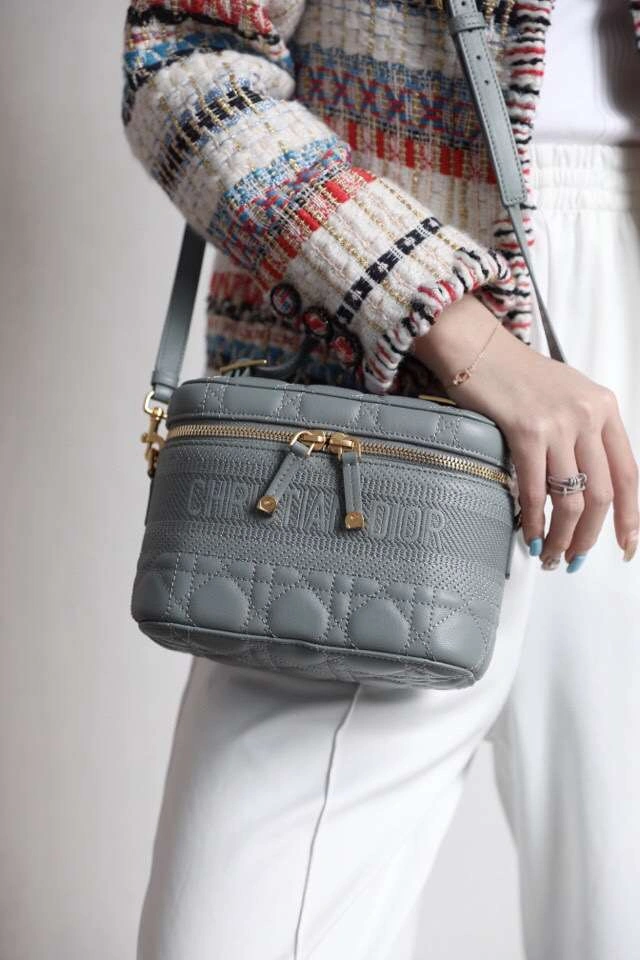*MOMO-- TRAVEL Multiple colors Sheepskin item : M173B118C0701-2