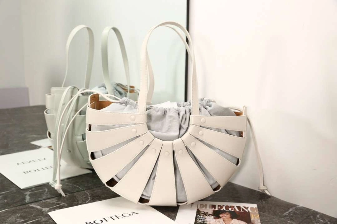 MOMO-- The Shell 2colour item：063B138E1031-2