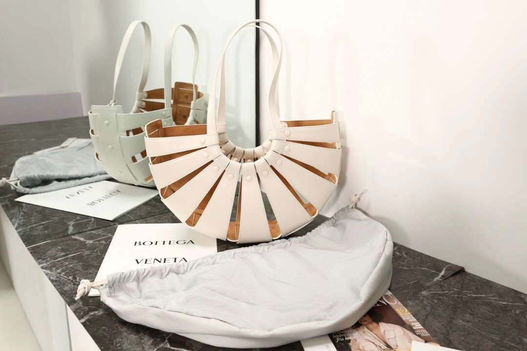 MOMO-- The Shell 2colour item：063B138E1031-2