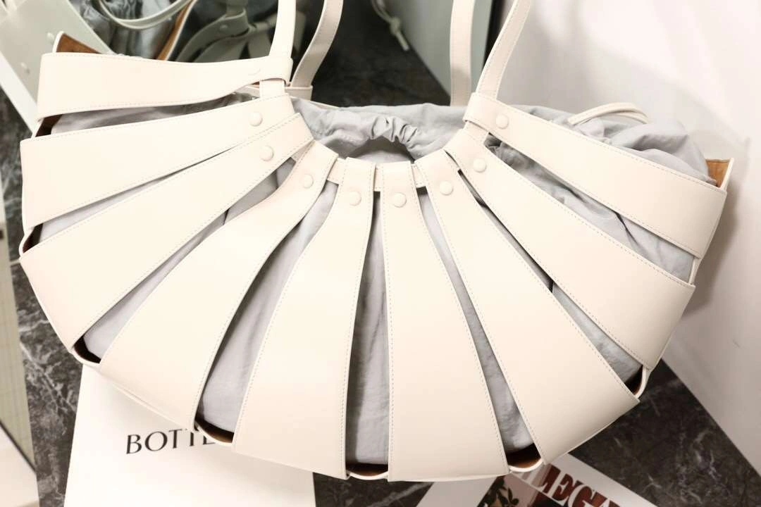 MOMO-- The Shell item：063B168E1032