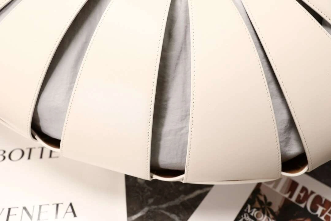 MOMO-- The Shell item：063B168E1032