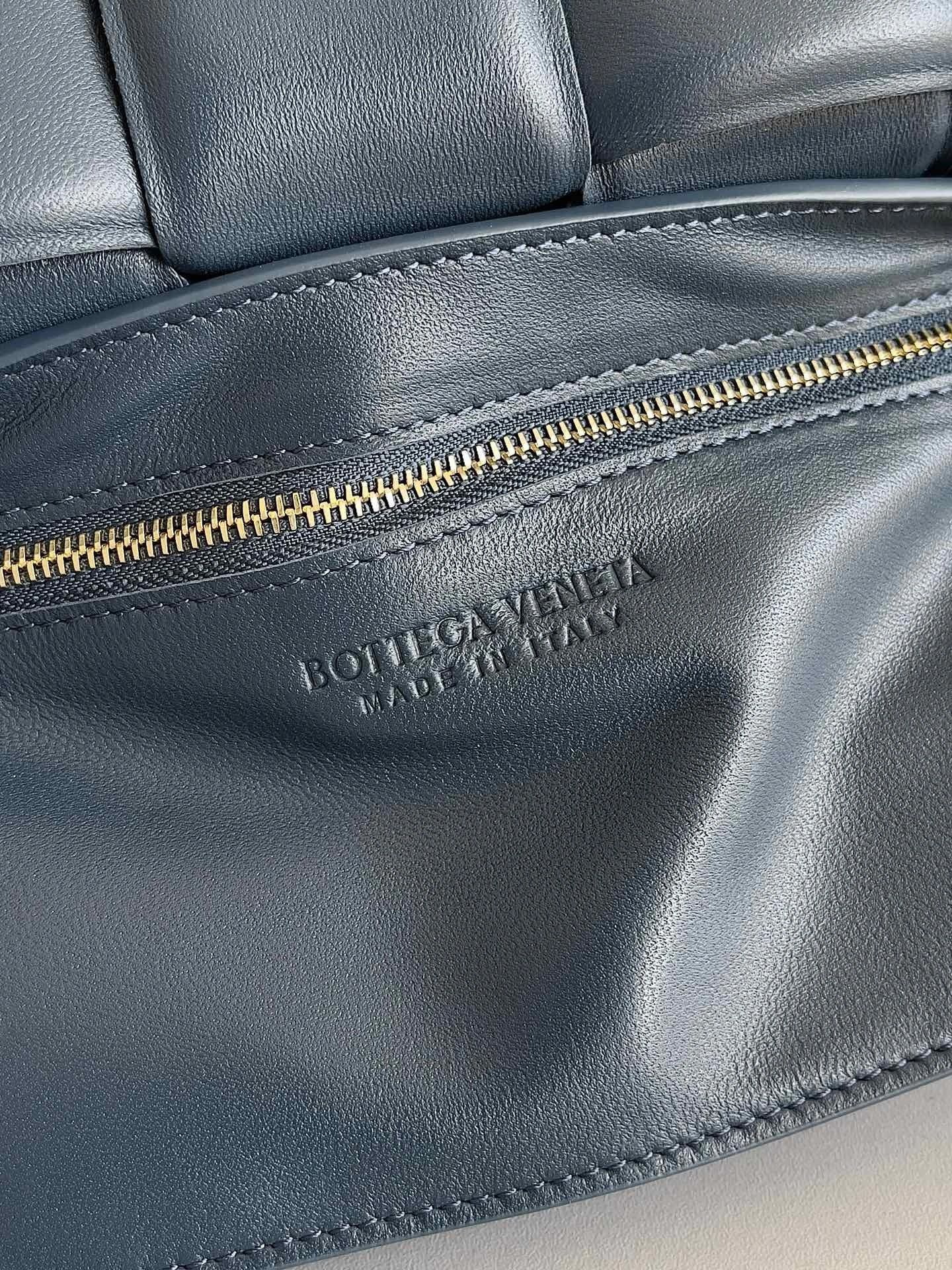 MOMO-- V595t1 591970VCQR13124 high quality version Cassette bag item:D-B000I1224