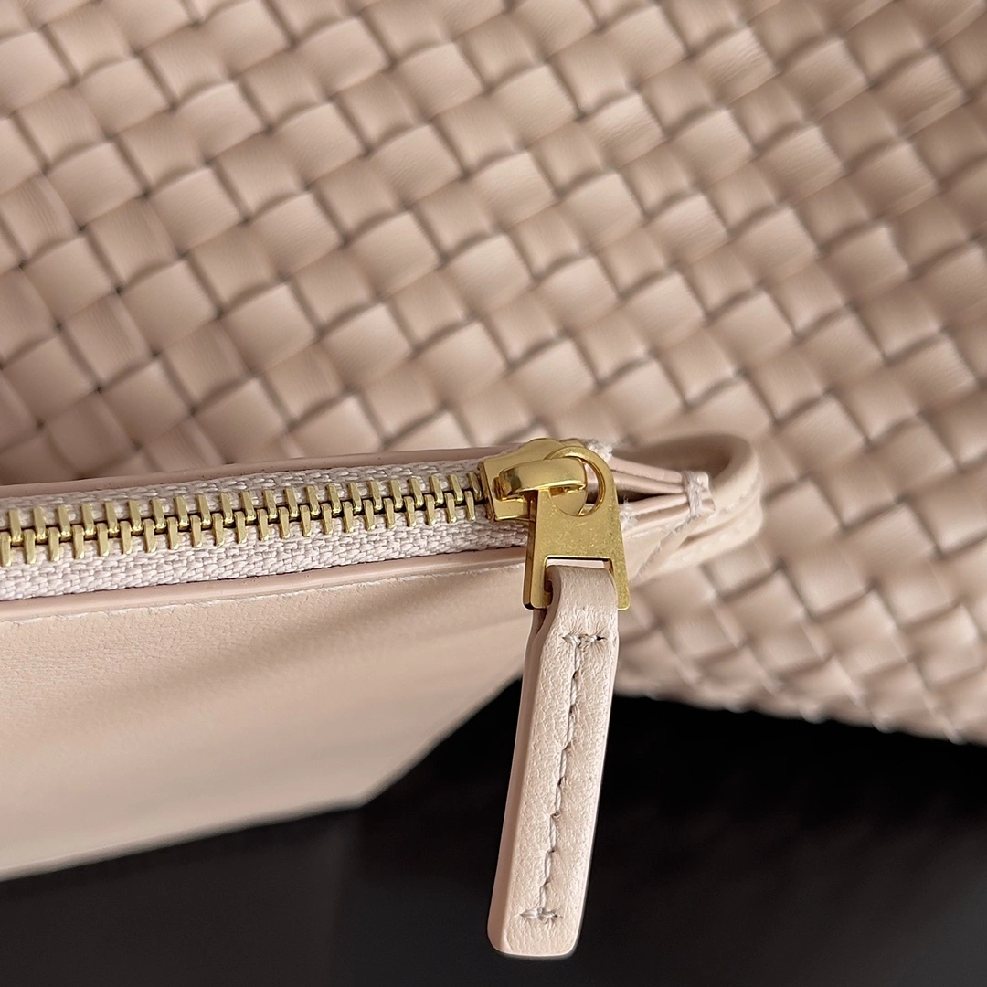MOMO-- V595t1 608810V1OW16917 high quality version item:E-B100B2301