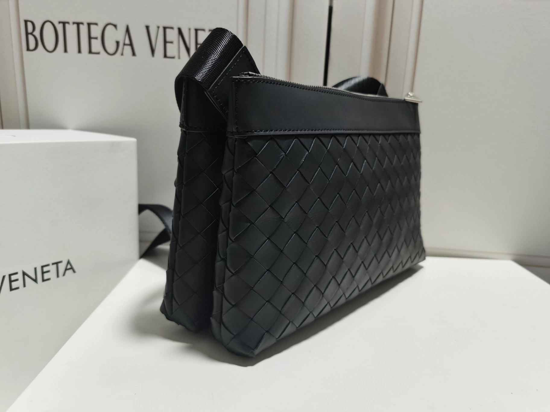 MOMO-- V595t1 651938V2E428803 high quality version cowhide item:D-B000I0923