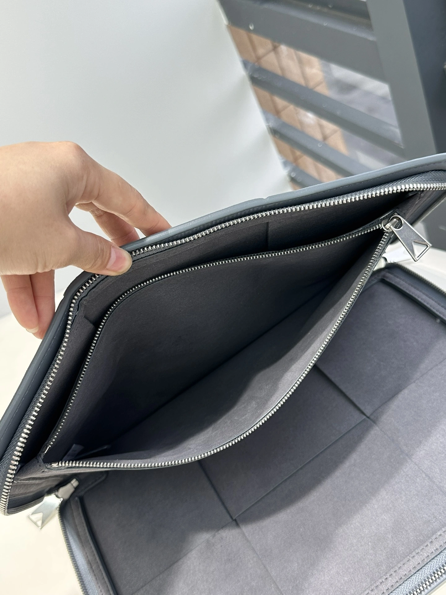 MOMO-- V595t1 680169VB1K01242 cowhide item:D-B432F2417