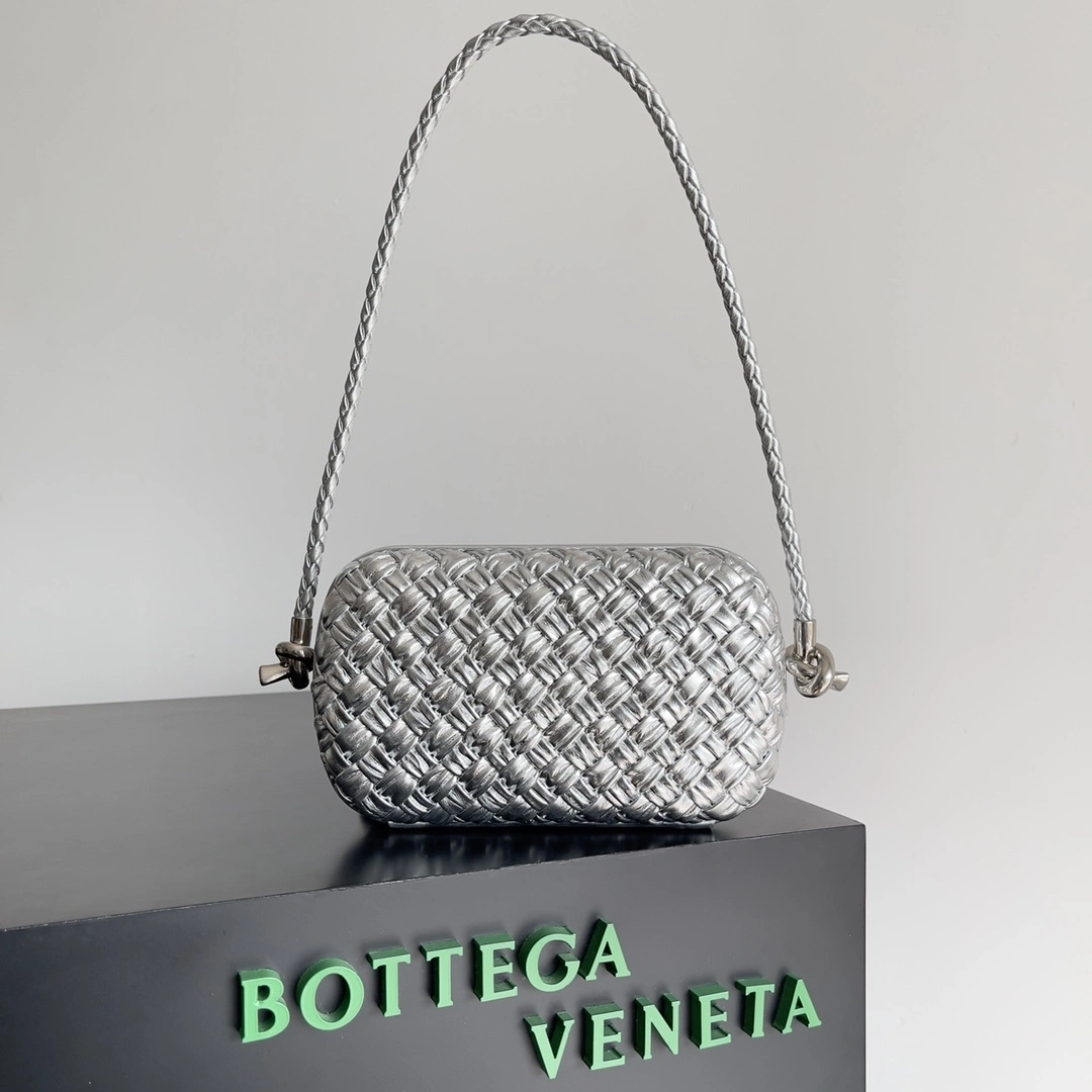 MOMO-- V595t1 717623V2OG18101 high quality version item:D-B000I1201