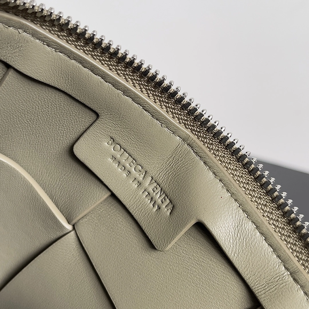 MOMO-- V595t1 730027VB1K01511 high quality version Calfskin item:E-B000A0861