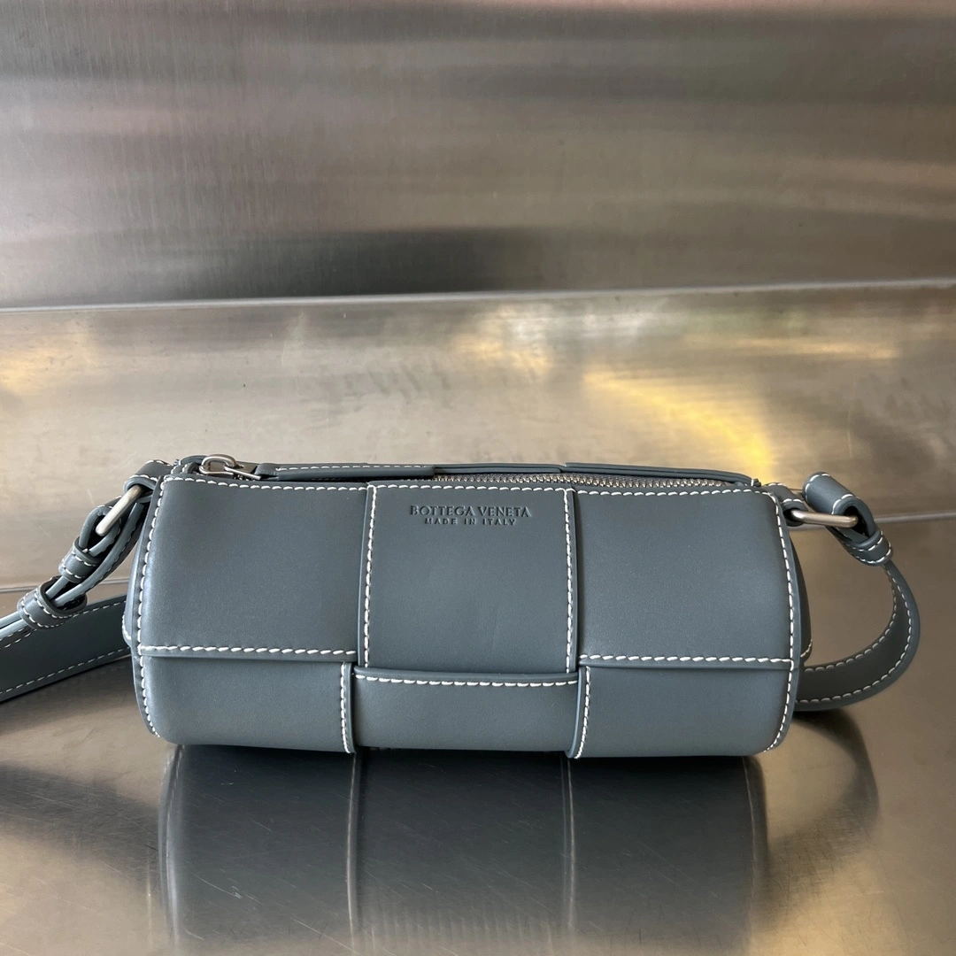 MOMO-- V595t1 741561V39K01657 high quality version cowhide item:E-B063A0833