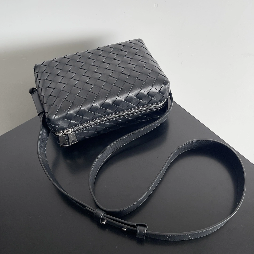 MOMO-- V595t1 755774V2HL18803 high quality version cowhide item:E-B100B2516