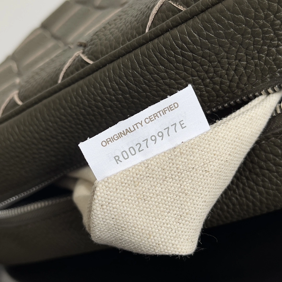 MOMO-- V595t1 755925V4G313386 high quality version cowhide item:E-B000A0803