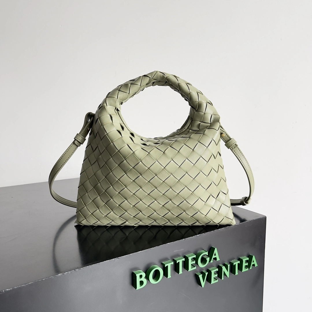 MOMO-- V595t1 777586V3IV12943 Calfskin item:D-B000G2060