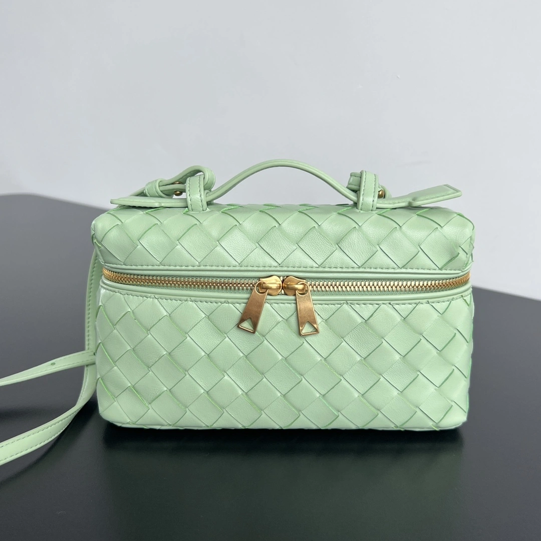 MOMO-- V595t1 789109V3IV11861 cowhide Vanity Case item:D-B063G2057