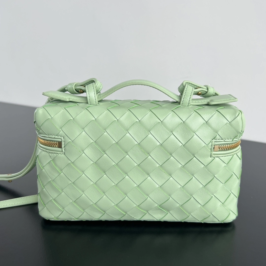 MOMO-- V595t1 789109V3IV11861 cowhide Vanity Case item:D-B063G2057