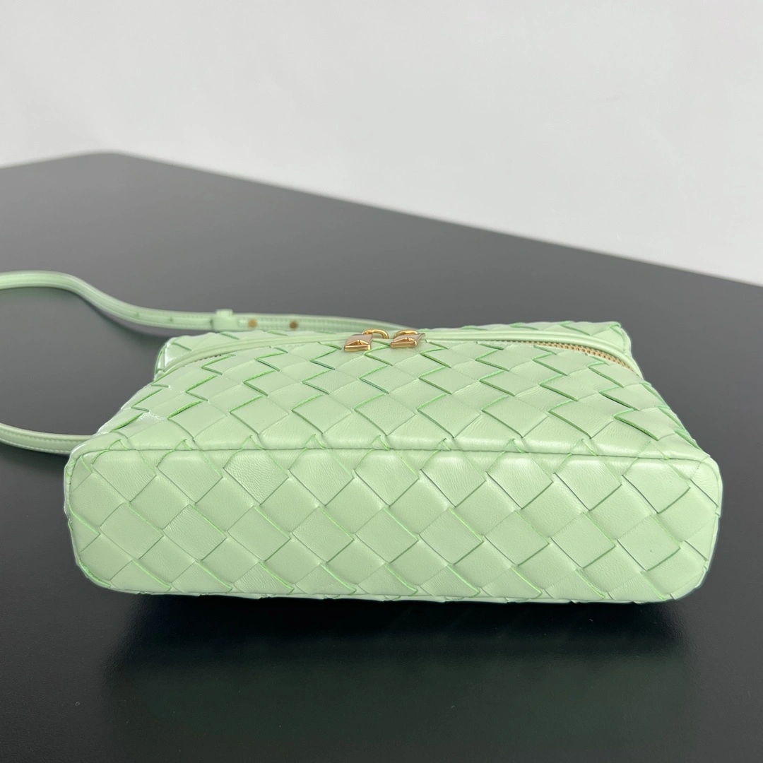 MOMO-- V595t1 789109V3IV11861 cowhide Vanity Case item:D-B063G2057