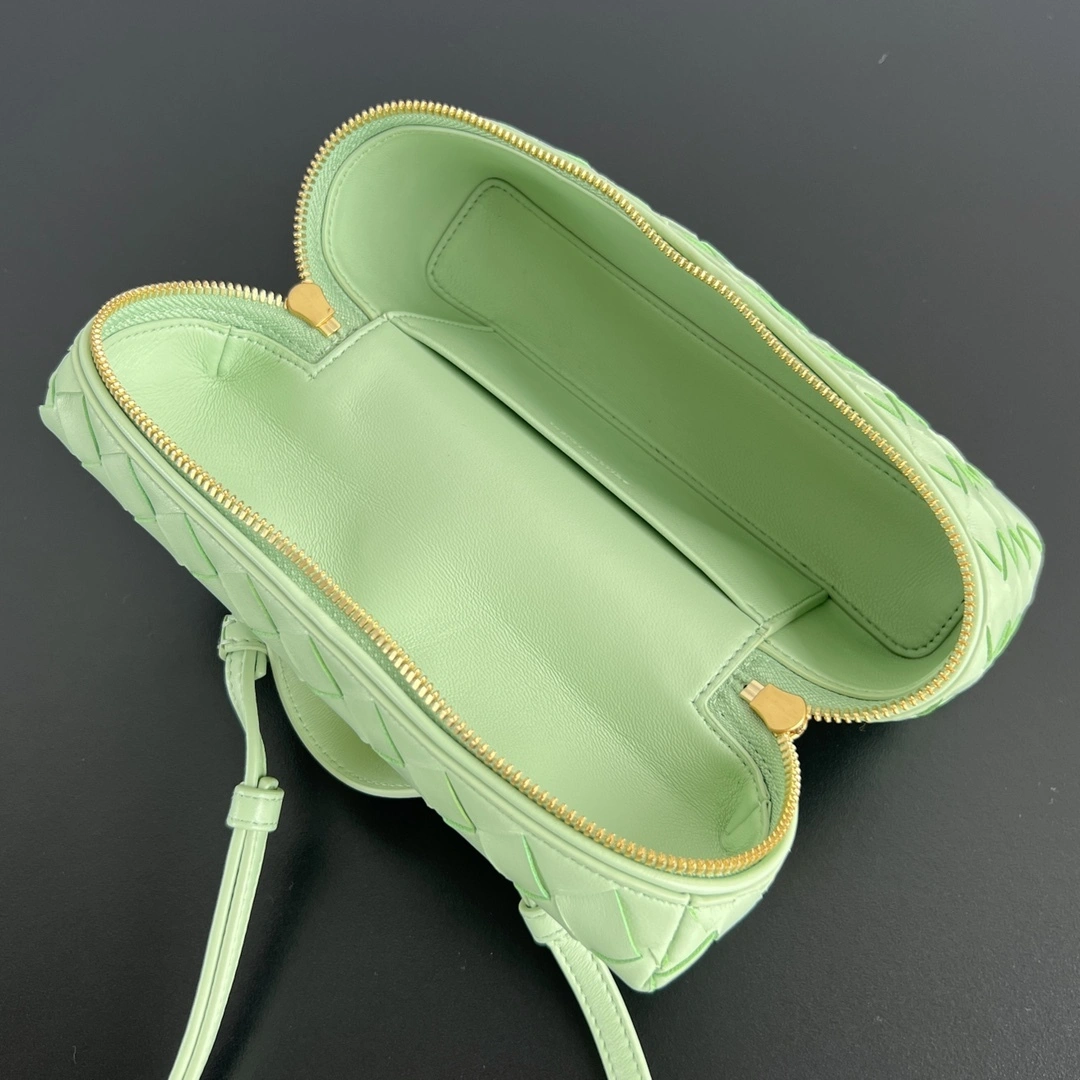 MOMO-- V595t1 789109V3IV11861 cowhide Vanity Case item:D-B063G2057