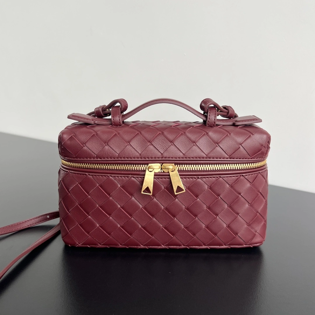 MOMO-- V595t1 789109V3IV16414 cowhide Vanity Case item:D-B063G2058
