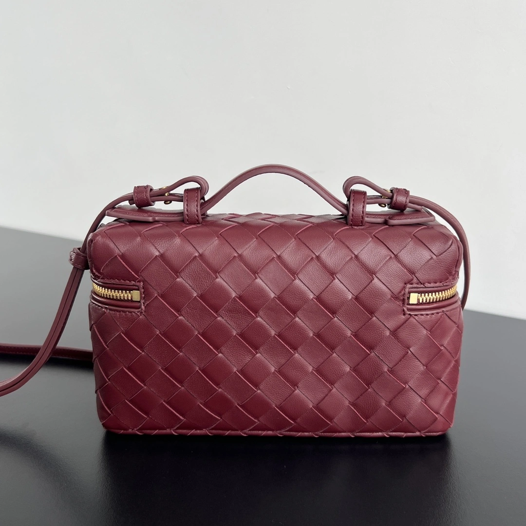MOMO-- V595t1 789109V3IV16414 cowhide Vanity Case item:D-B063G2058