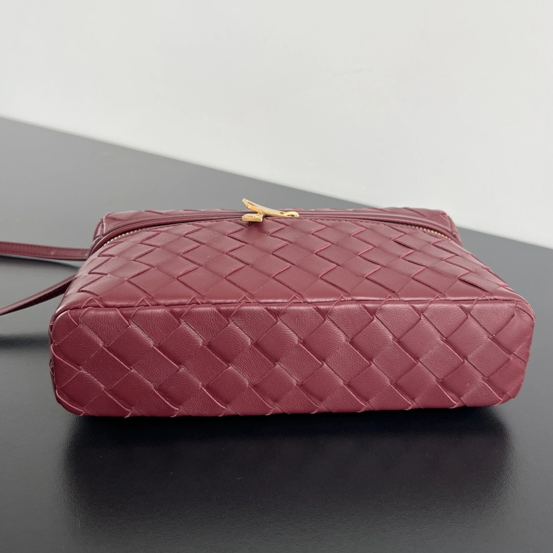 MOMO-- V595t1 789109V3IV16414 cowhide Vanity Case item:D-B063G2058