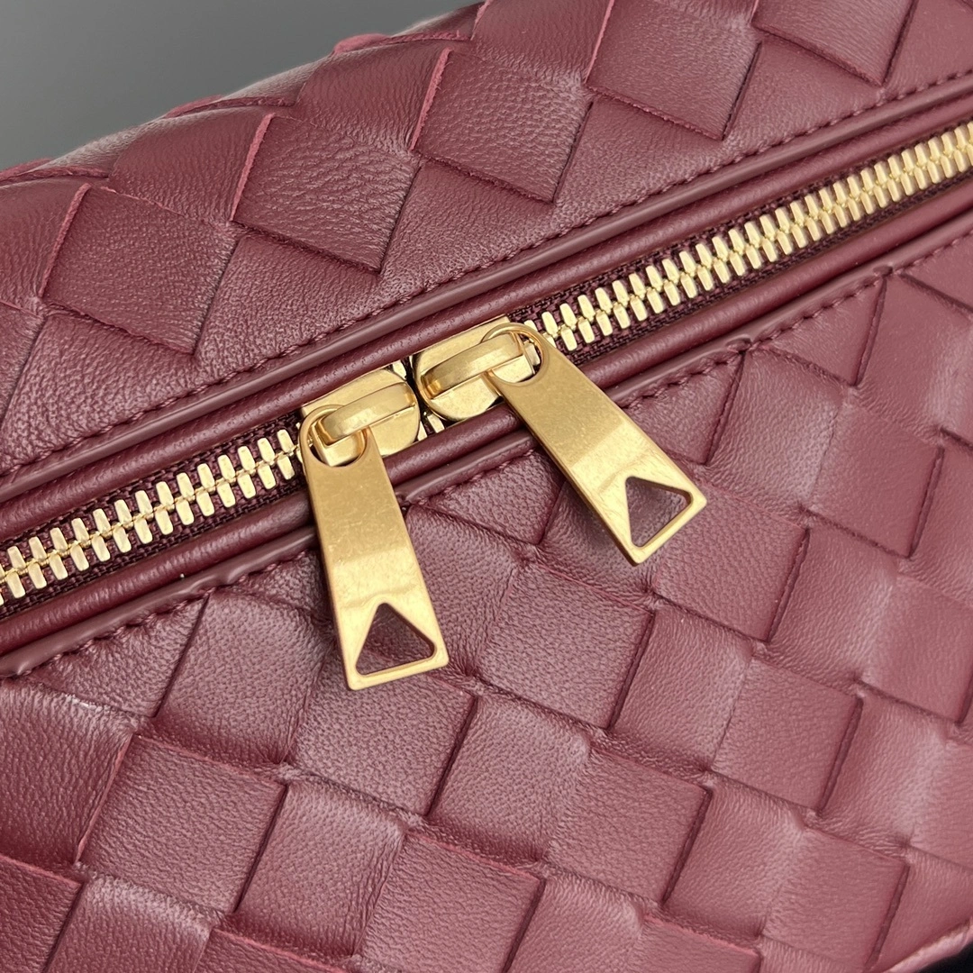MOMO-- V595t1 789109V3IV16414 cowhide Vanity Case item:D-B063G2058
