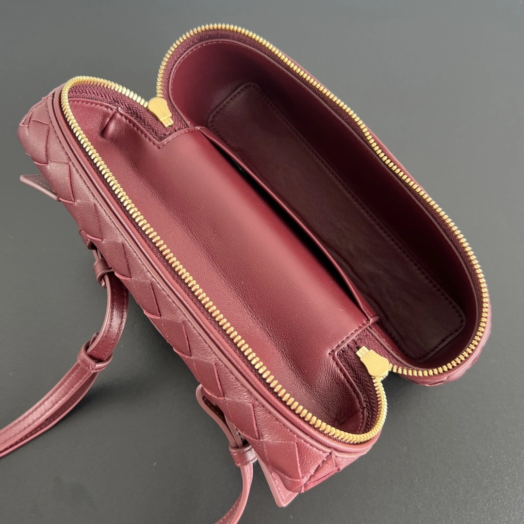 MOMO-- V595t1 789109V3IV16414 cowhide Vanity Case item:D-B063G2058