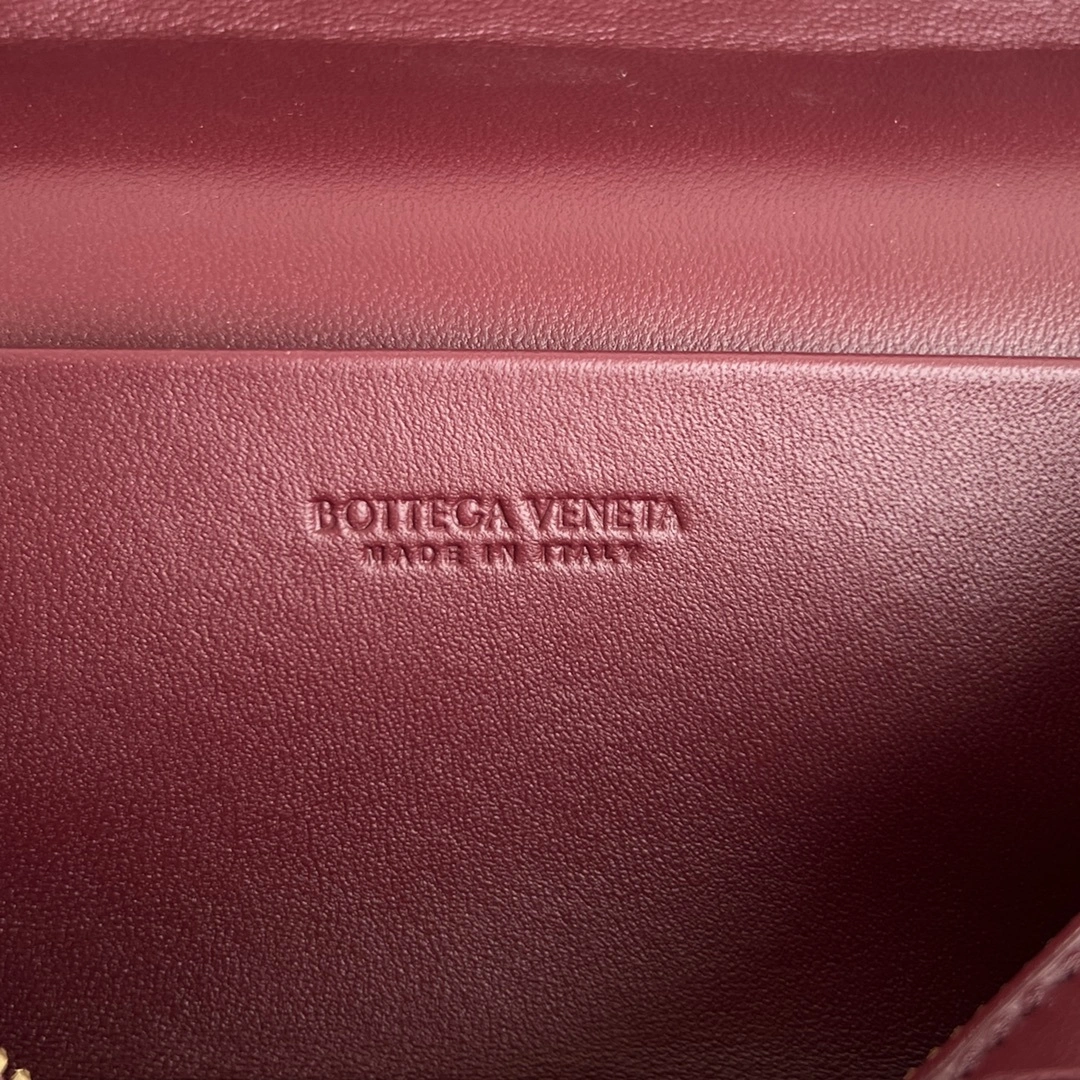 MOMO-- V595t1 789109V3IV16414 cowhide Vanity Case item:D-B063G2058