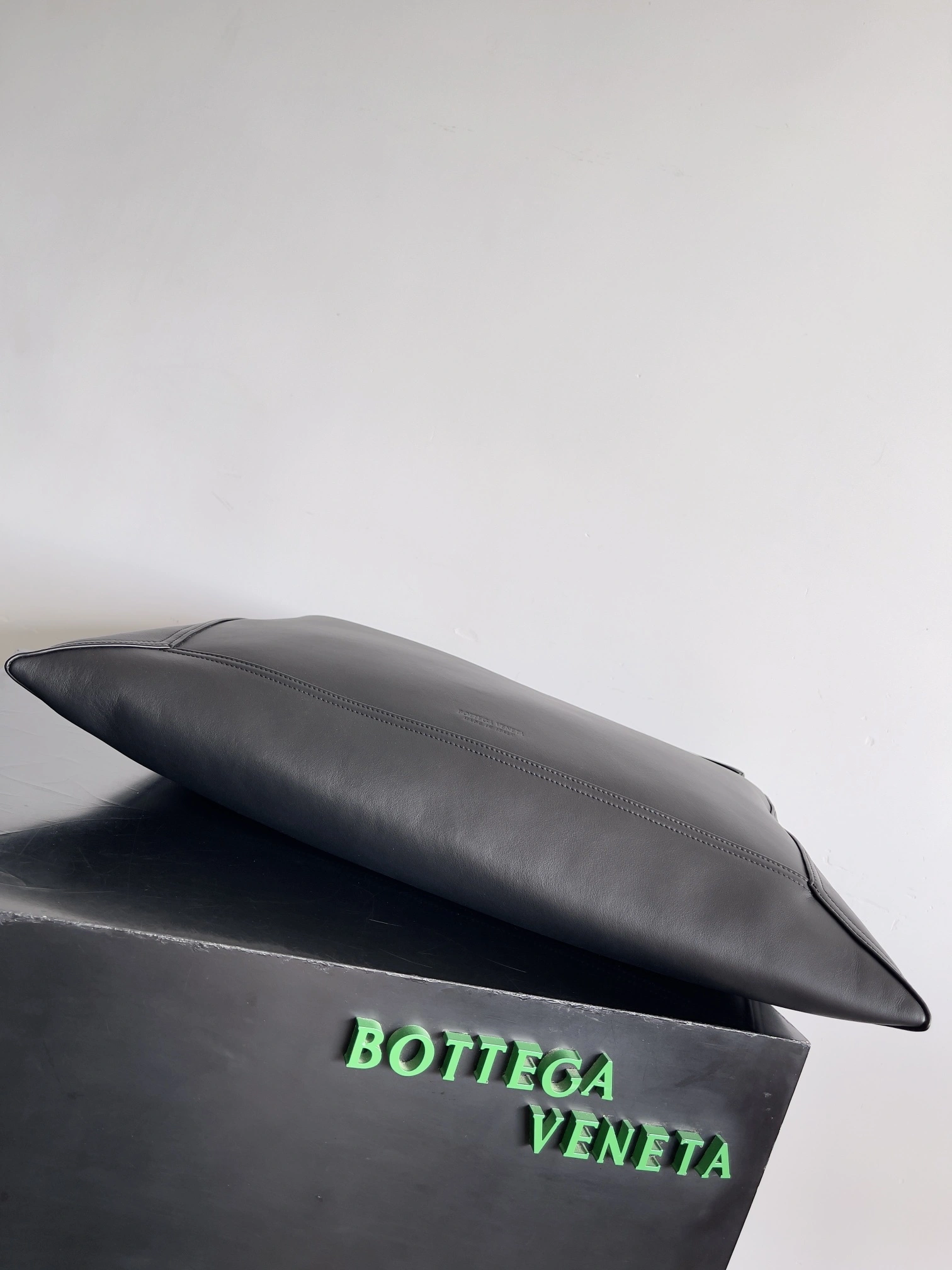 MOMO-- V595t1 803976V4O901019 high quality version Calfskin item:E-B564A0930