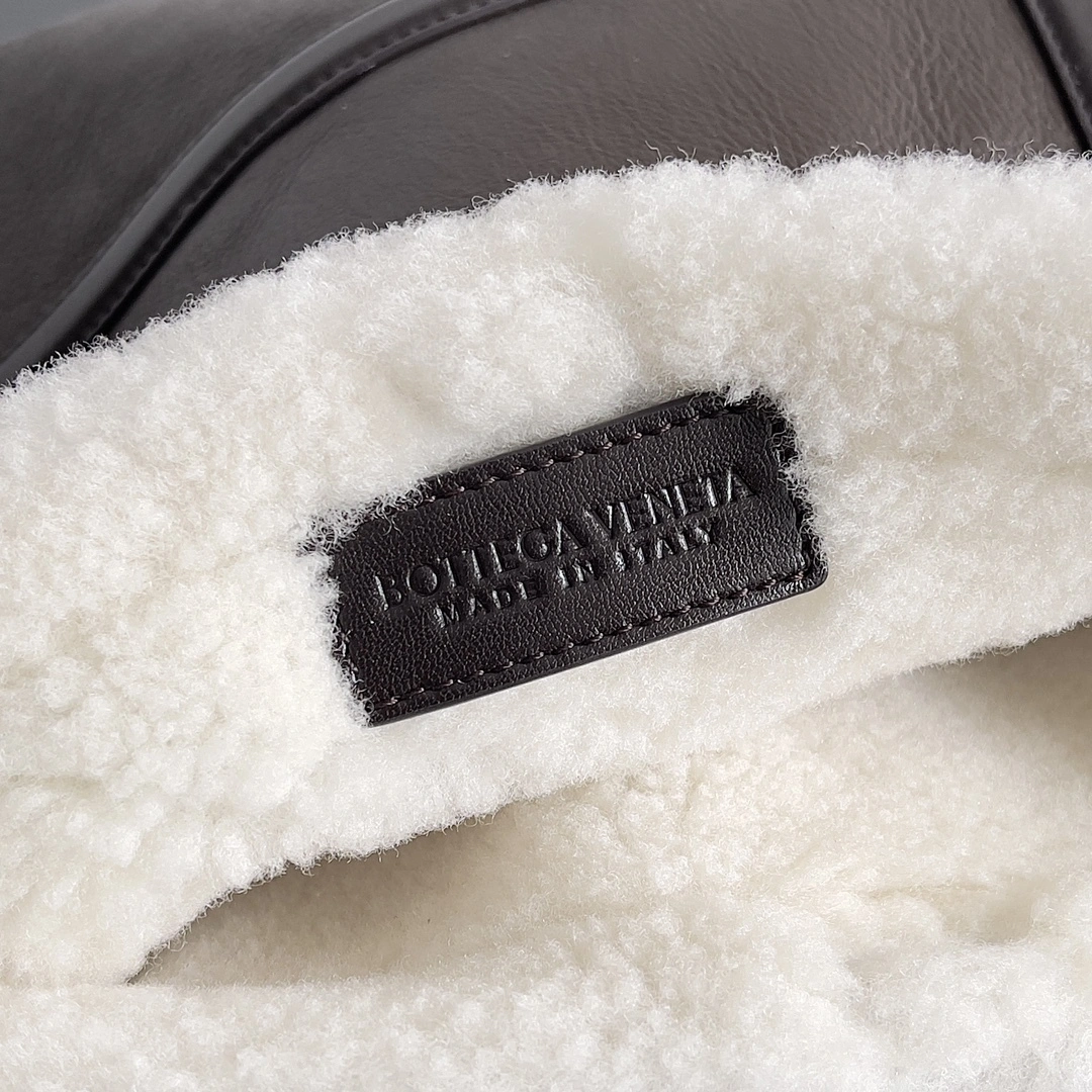 MOMO-- V595t1 806093V2GR22055 high quality version sheepskin HOP item:E-B100B2547
