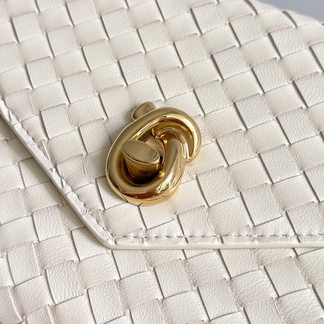 MOMO-- V595t1 high quality version 817191V08Z09195 KNOT LOCK item:E-B000I1704H