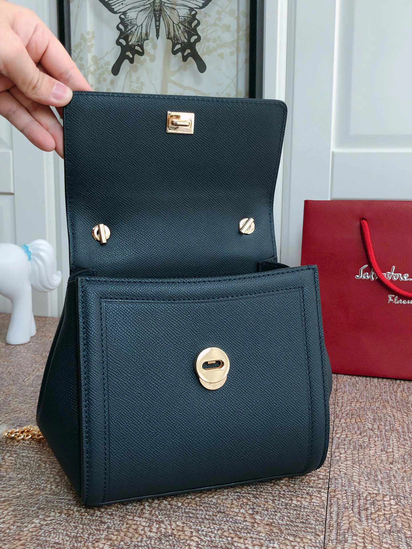 MOMO---Vara Cowhide Sheepskin high quality version item : 007B00K2504