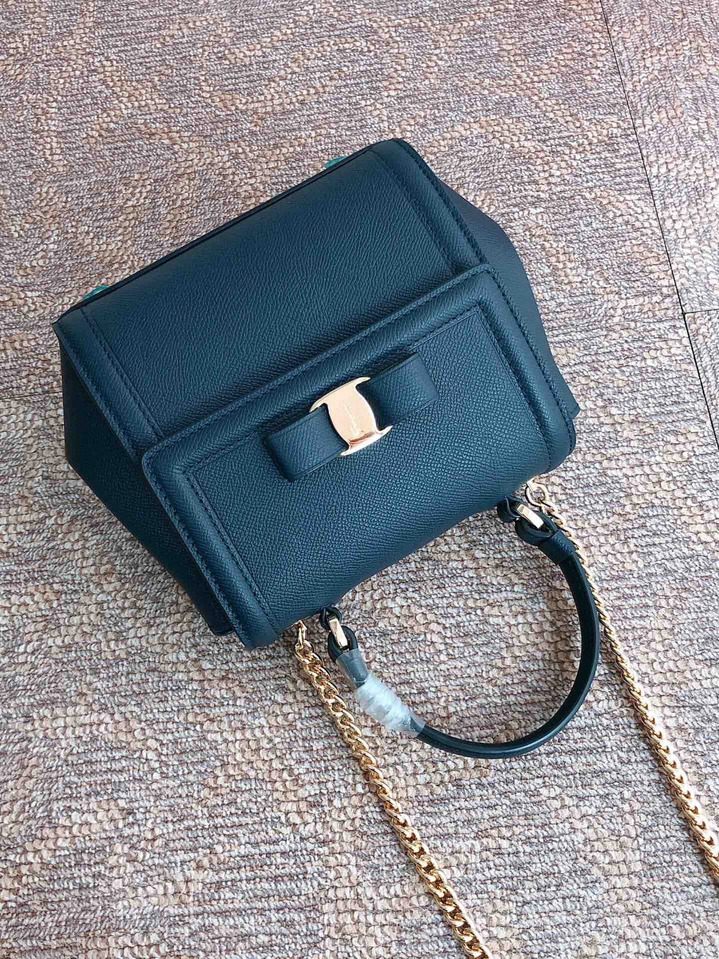 MOMO---Vara Cowhide Sheepskin high quality version item : 007B00K2504