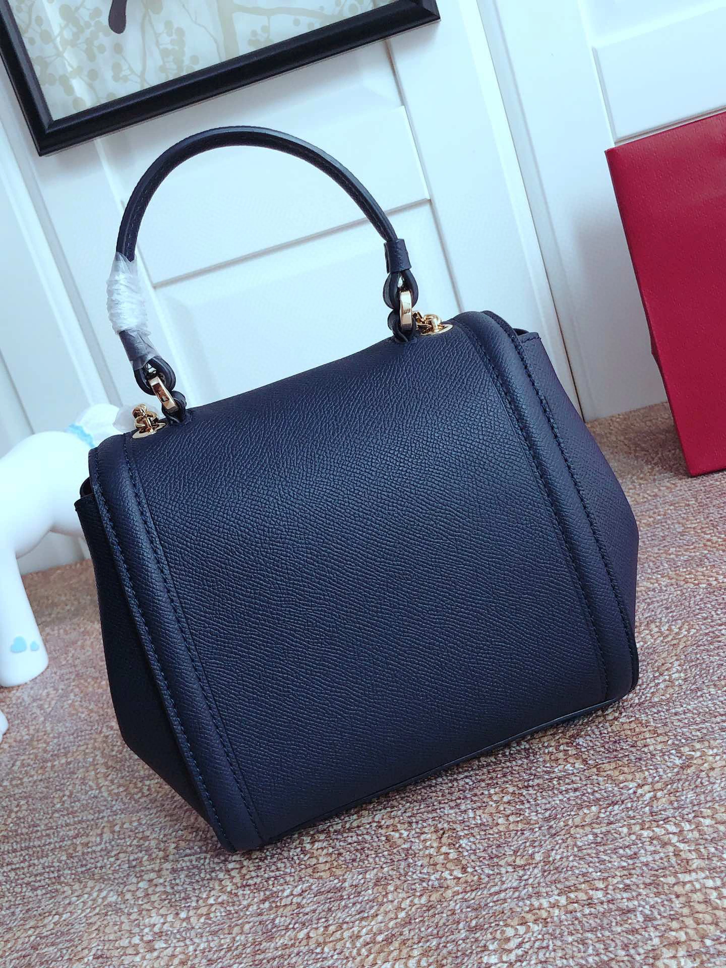 MOMO---Vara Cowhide Sheepskin high quality version item : 007B00K2504