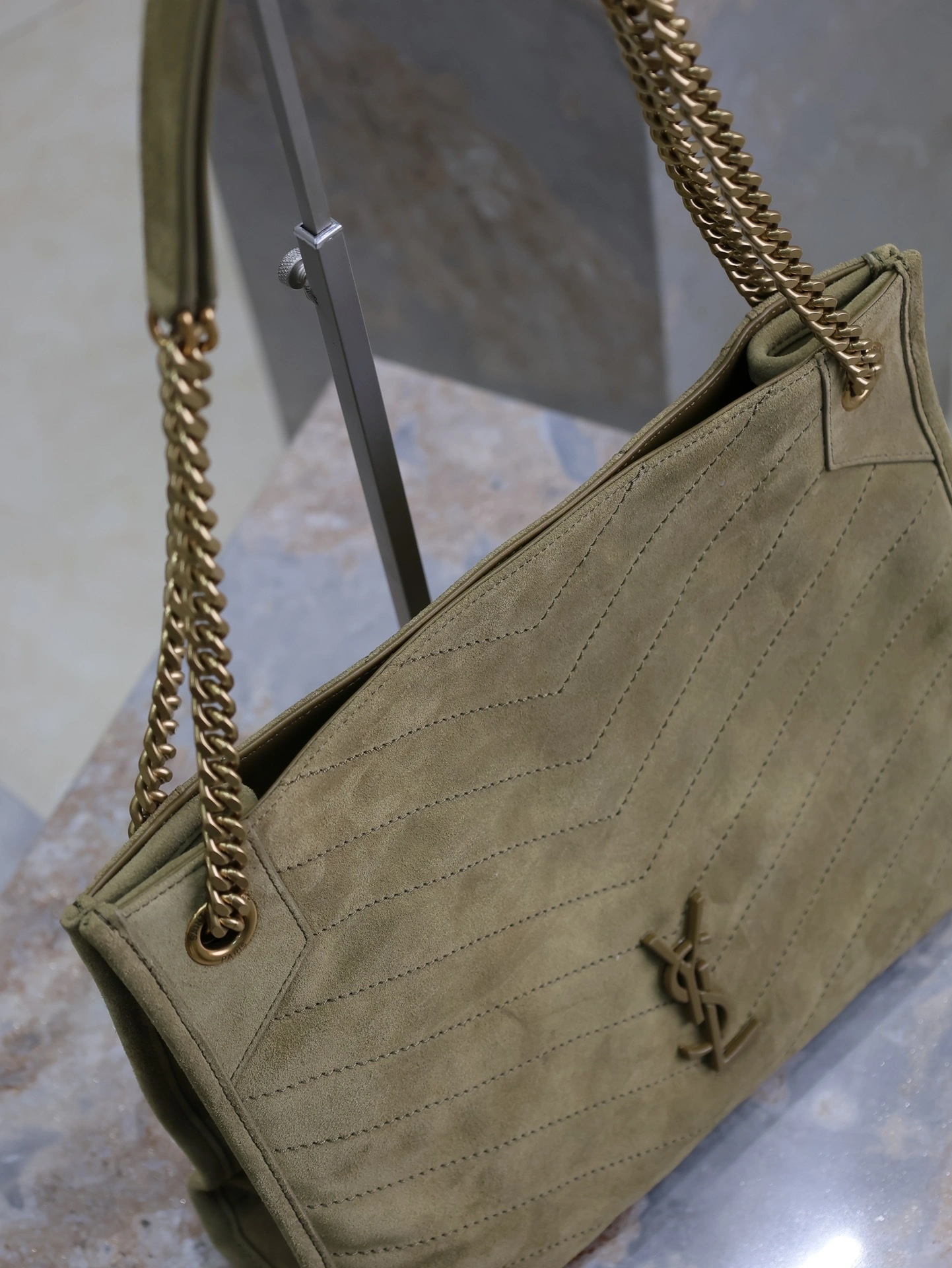 MOMO-- Yv5s 5779991U8272326 high quality version cowhide item:D-B225L0579