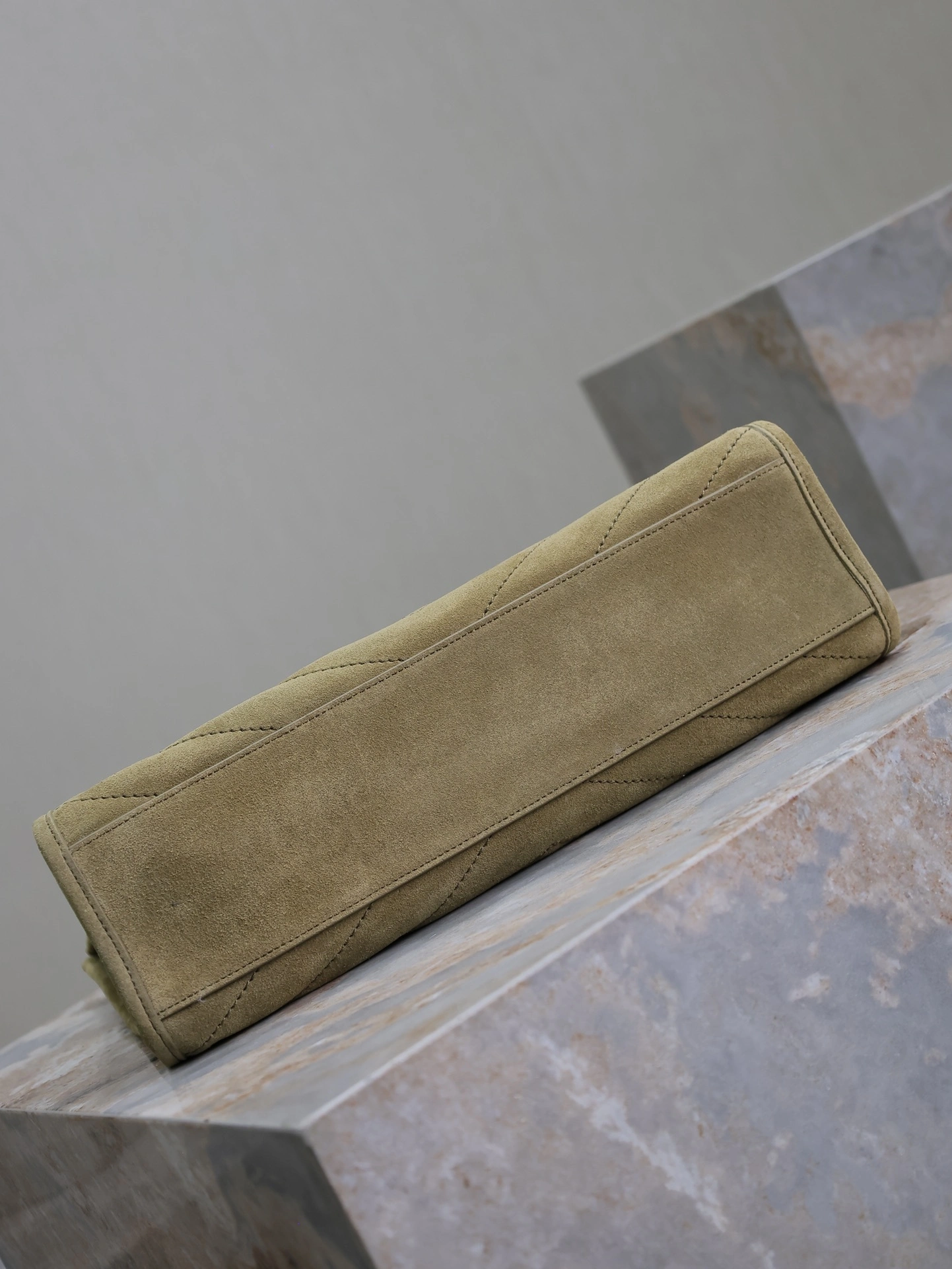 MOMO-- Yv5s 5779991U8272326 high quality version cowhide item:D-B225L0579
