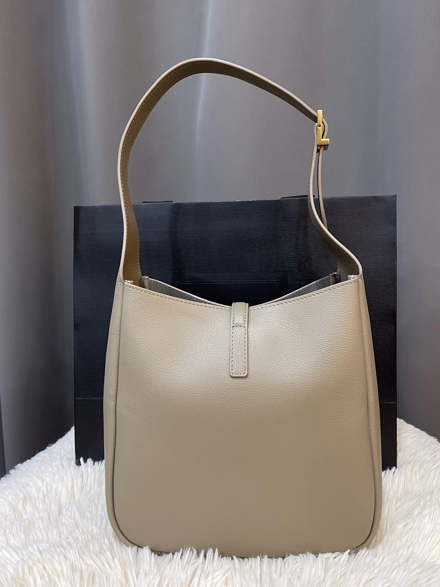 MOMO-- Yv5s 713938-AAAUQ-1722 item:D-B063G2029