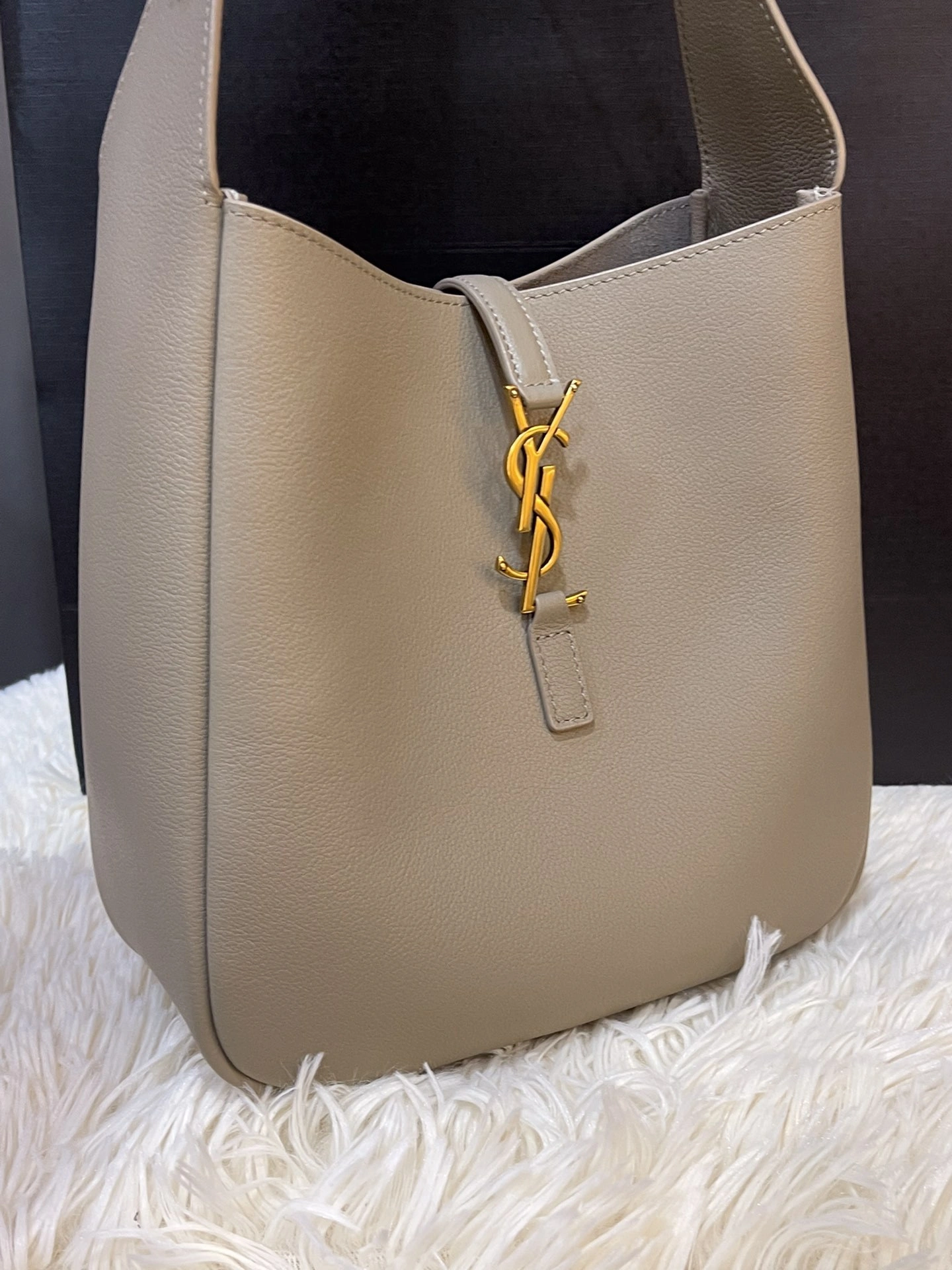 MOMO-- Yv5s 713938-AAAUQ-1722 item:D-B063G2029