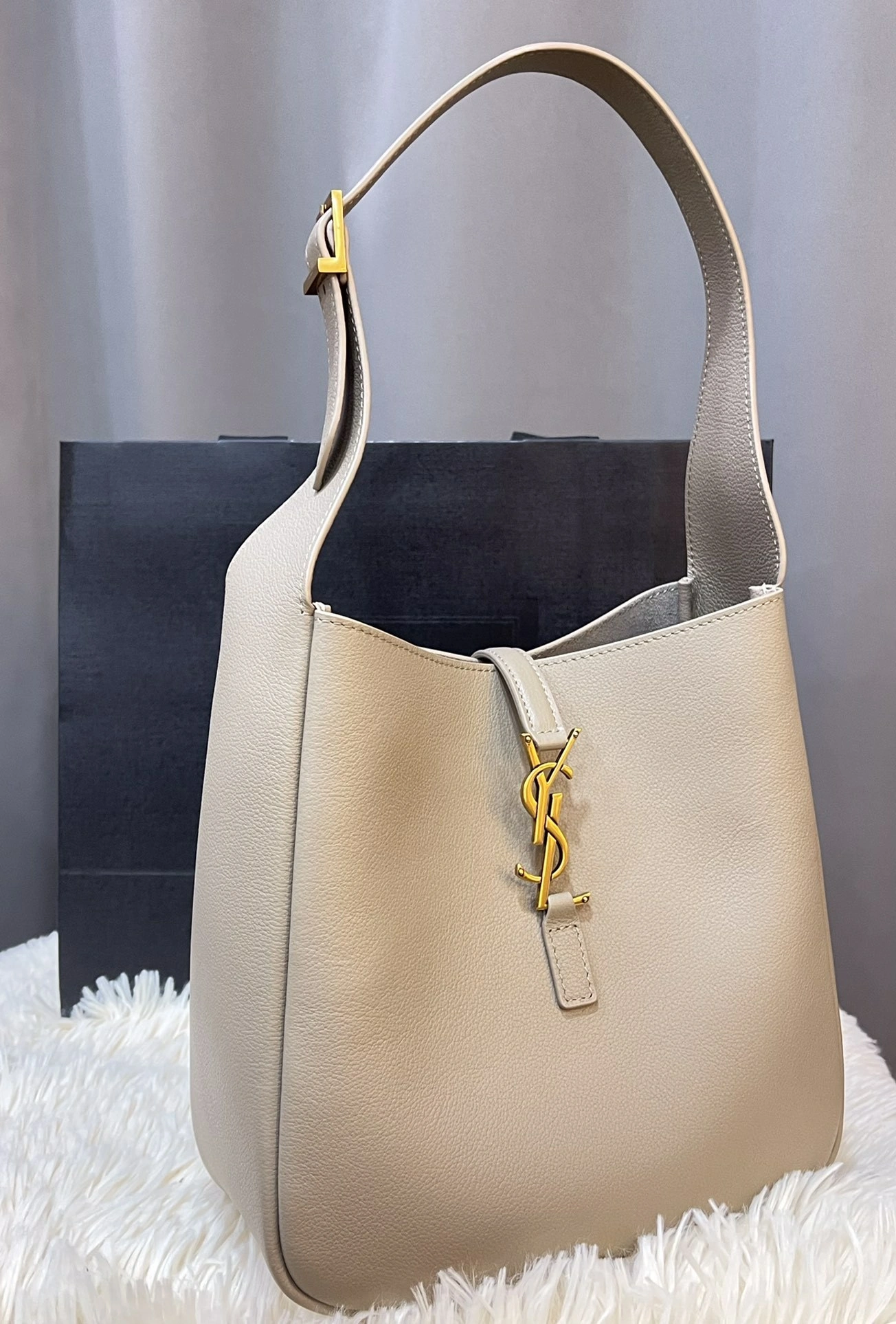MOMO-- Yv5s 713938-AAAUQ-1722 item:D-B063G2029