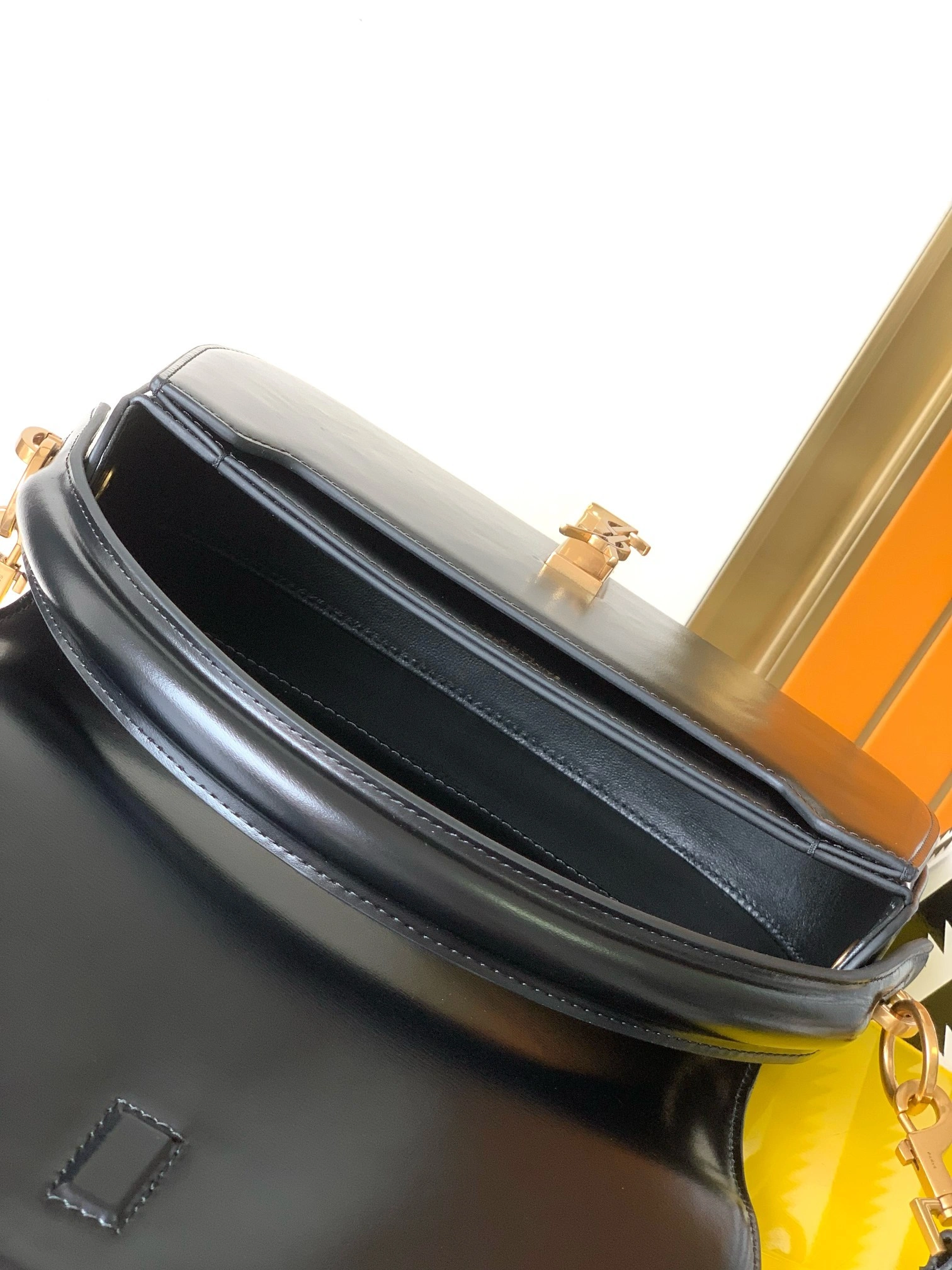 MOMO-- Yv5s 787671-0SX0W-1000 7876710SX0W1000 Calfskin item:D-B597F2037