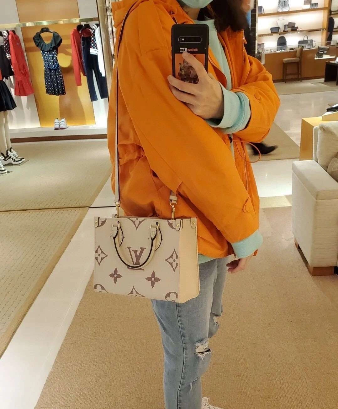 MOMO-- item:174B68D0777-3